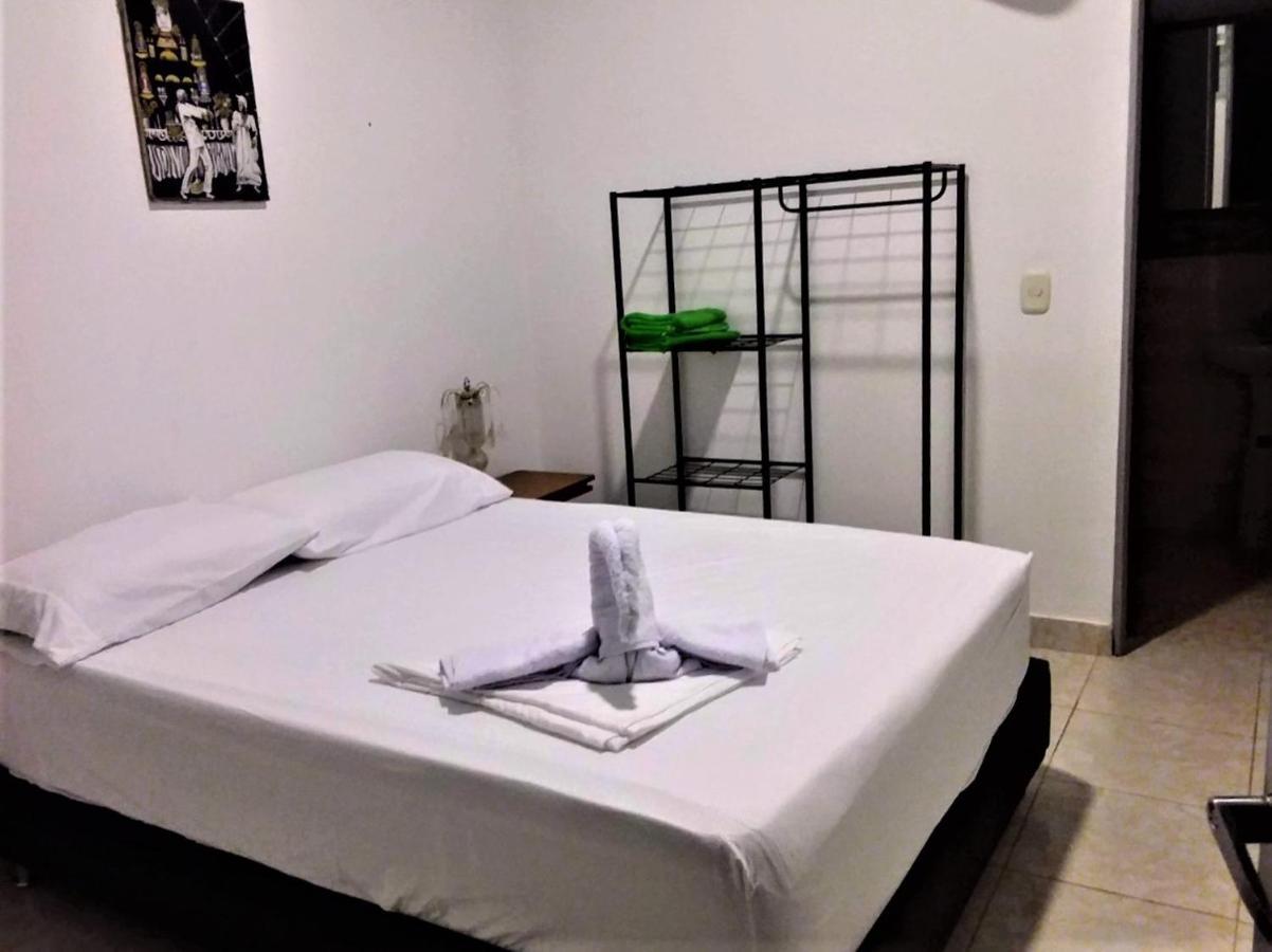 C&H Casa Campestre El Oasis Ricaurte Girardot Bed & Breakfast ภายนอก รูปภาพ